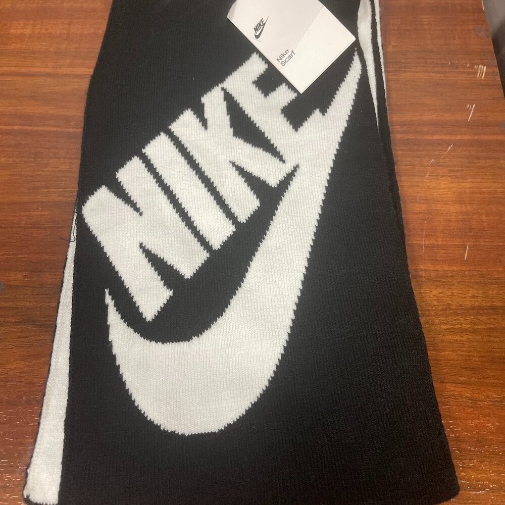 Nike Sportswear Classic Sport Scarf Black White One Size Unisex NWT